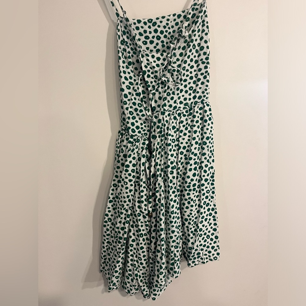 Valija Size M green polka dot dress cross cross adjustable straps high neck.